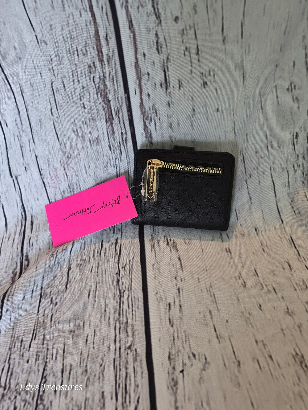 Betsey Johnson Black Heart Embossed Bifold Wallet Compact Snap Nwt - Picture 2 of 9